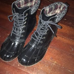 Sweater duck boots